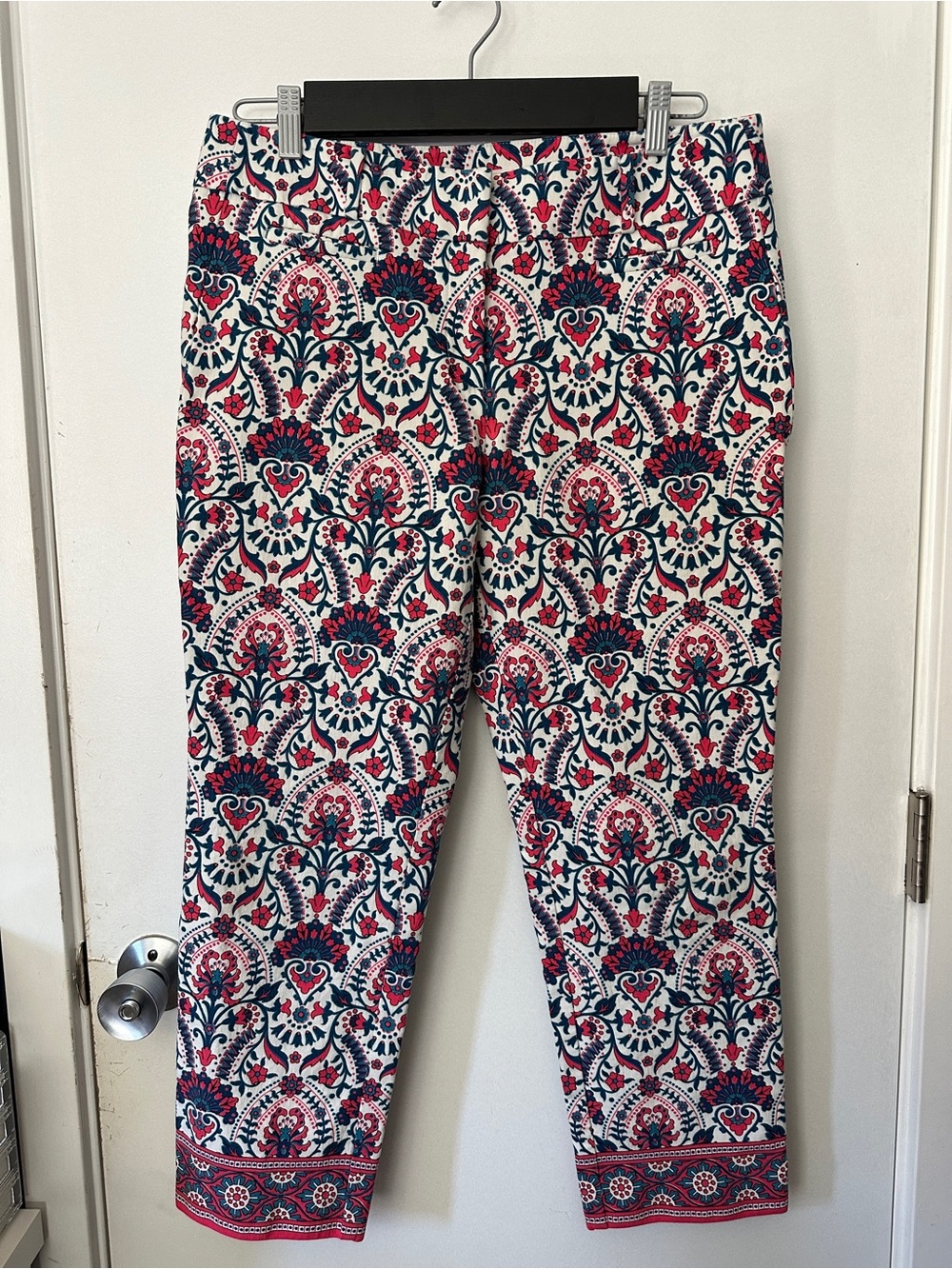 Ann Taylor LOFT Riviera Marisa Cropped Pants Size 8 Pink Navy Paisley Pull-On - Picture 3 of 11
